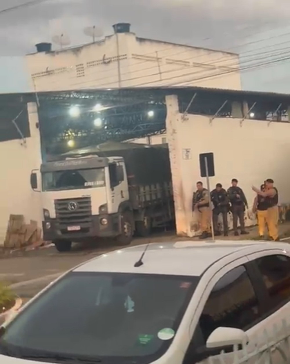 Dois homens são presos após manter funcionários de distribuidora de bebidas reféns no Brejo da Paraíba