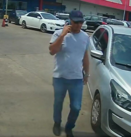 VÍDEO: PM tem arma furtada de dentro de carro em estacionamento de supermercado no MA