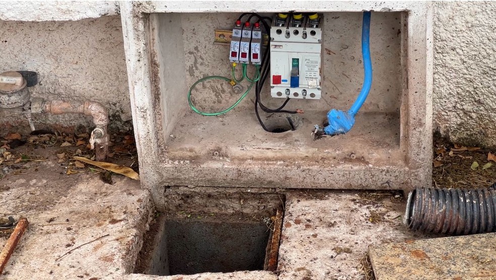 UBS de Botucatu fica sem energia elétrica após ter fios furtados — Foto: Adriano Baracho/TV TEM