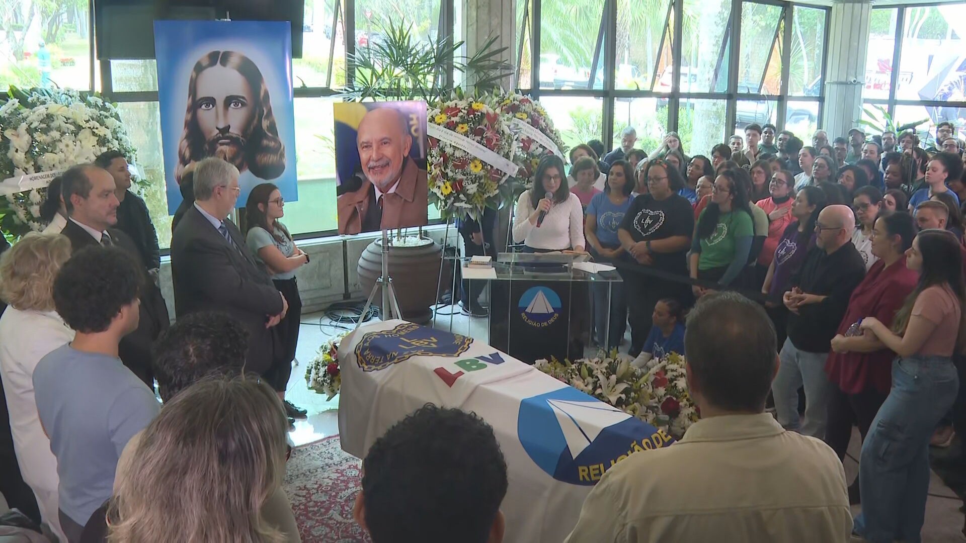 Corpo de José de Paiva Netto, jornalista e presidente da Legião da Boa Vontade, é velado em SP 