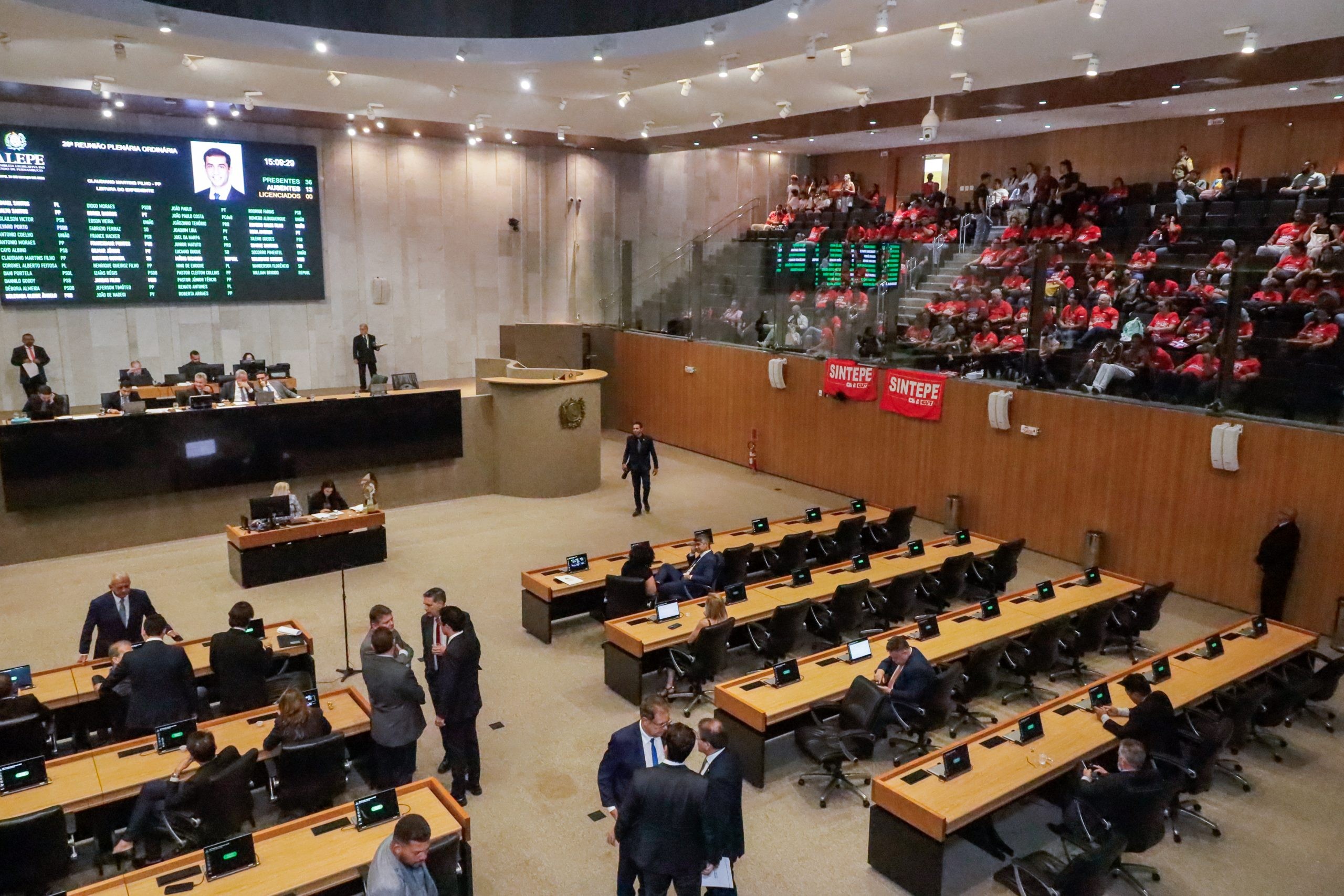 Comissão da Alepe aprova convocação de procurador-geral do Recife, mas decisão é anulada em meio a impasse