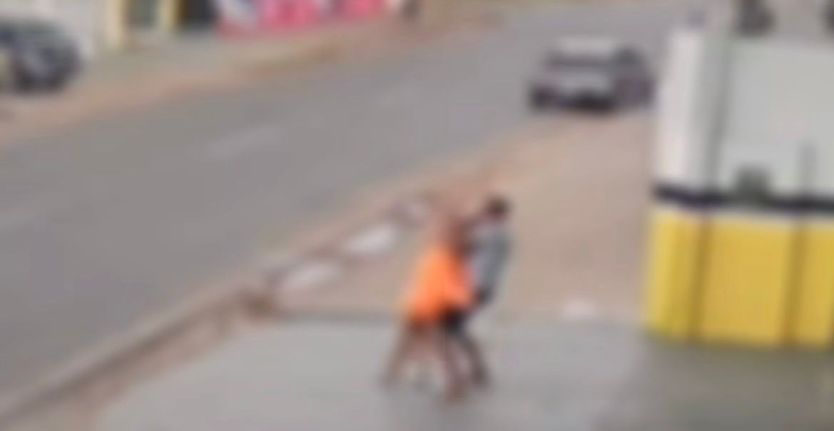 Mulher tenta atear fogo em revendedora de carros, agride funcionários e é presa em Boa Vista