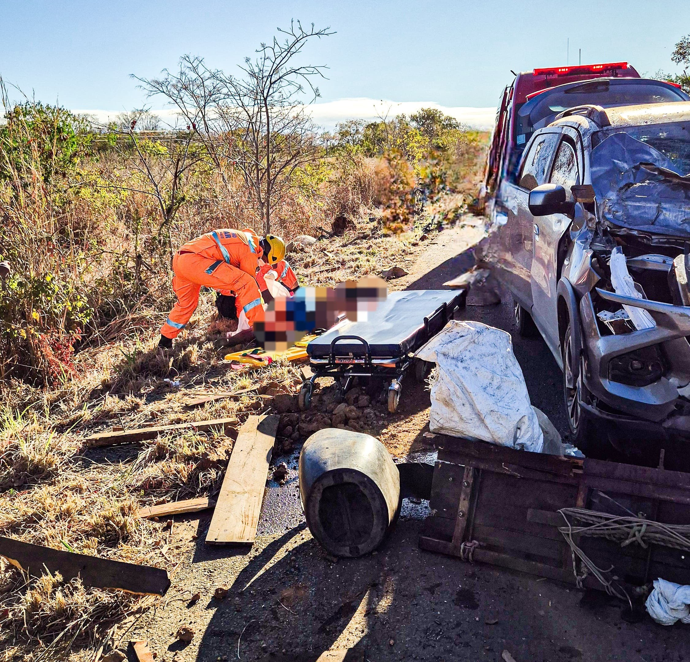 Homem tem perna amputada em acidente entre carroça e carro na MGC-135