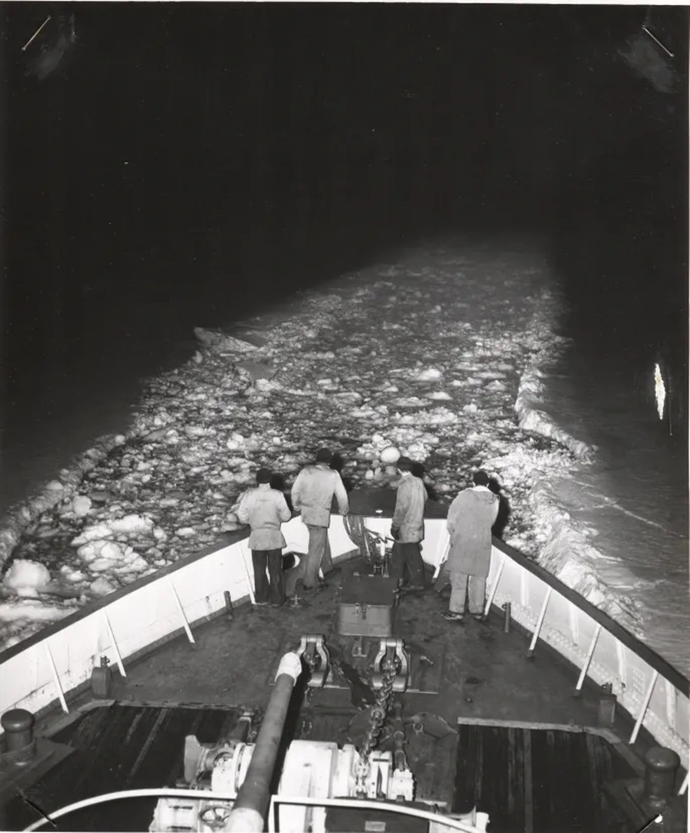Navio dos EUA na Groenl&acirc;ndia durante a Segunda Guerra Mundial. &mdash; Foto: Arquivo Nacional dos EUA