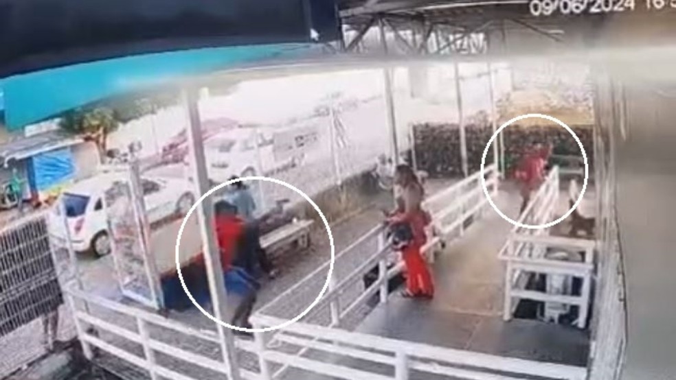 Homem invade Upa de Fortaleza e mata jovem a tiros. — Foto: Reprodução