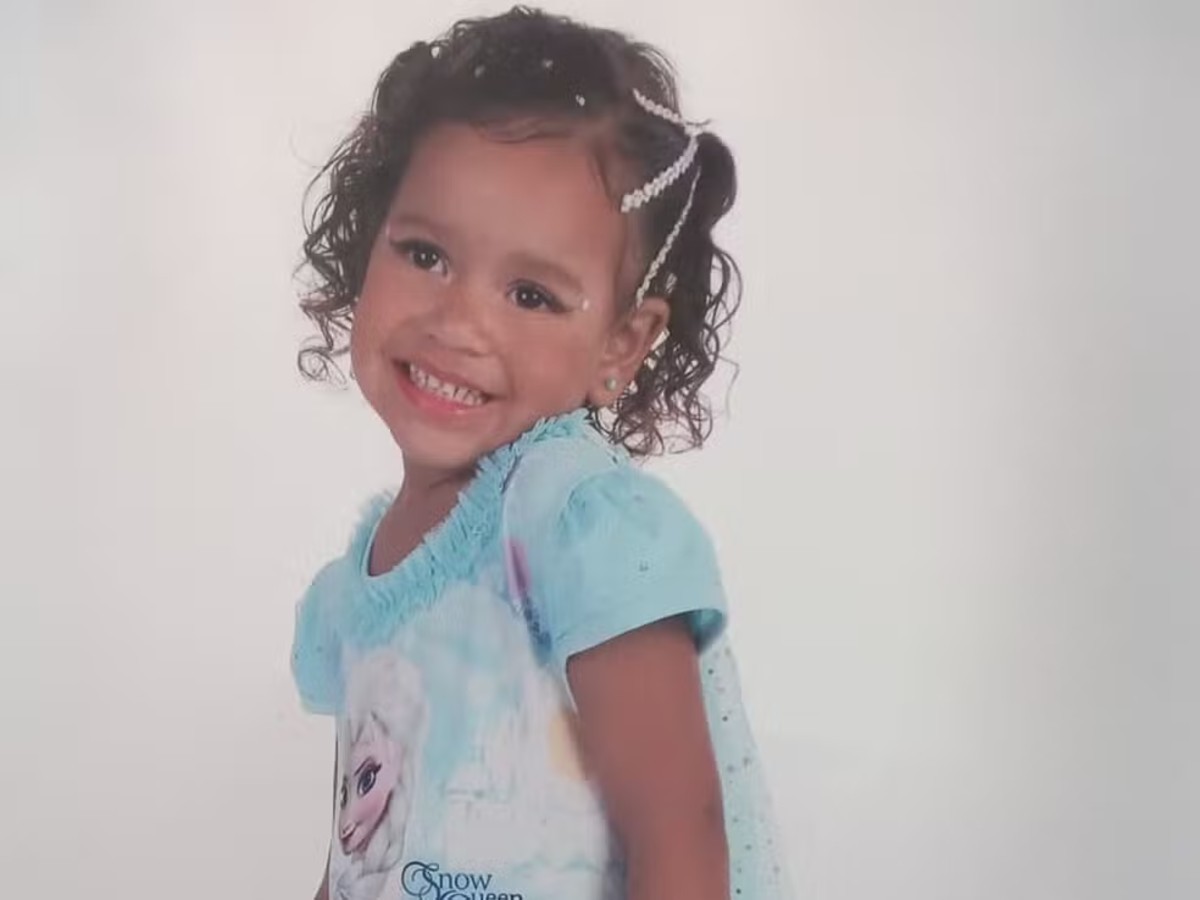 Família enterra Thallya Beatriz pela segunda vez após exumação para perícia: 'Revivi toda a dor', diz mãe 