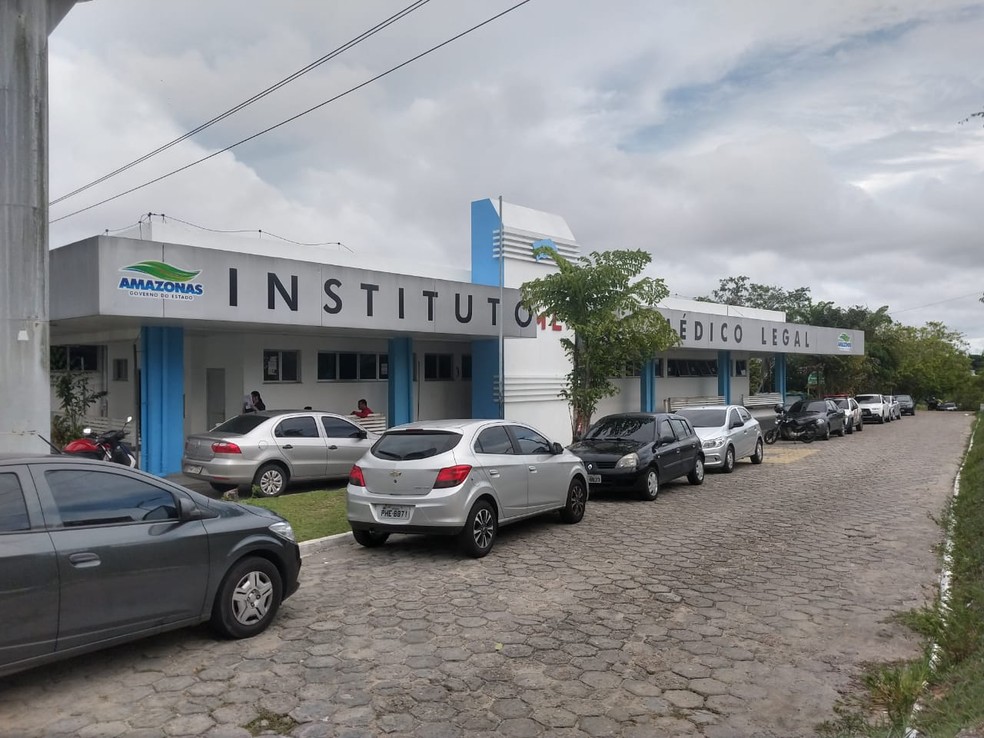 Policiais Militares foram ao local após denúncia de populares  — Foto: Indiara Bessa/G1 Amazonas