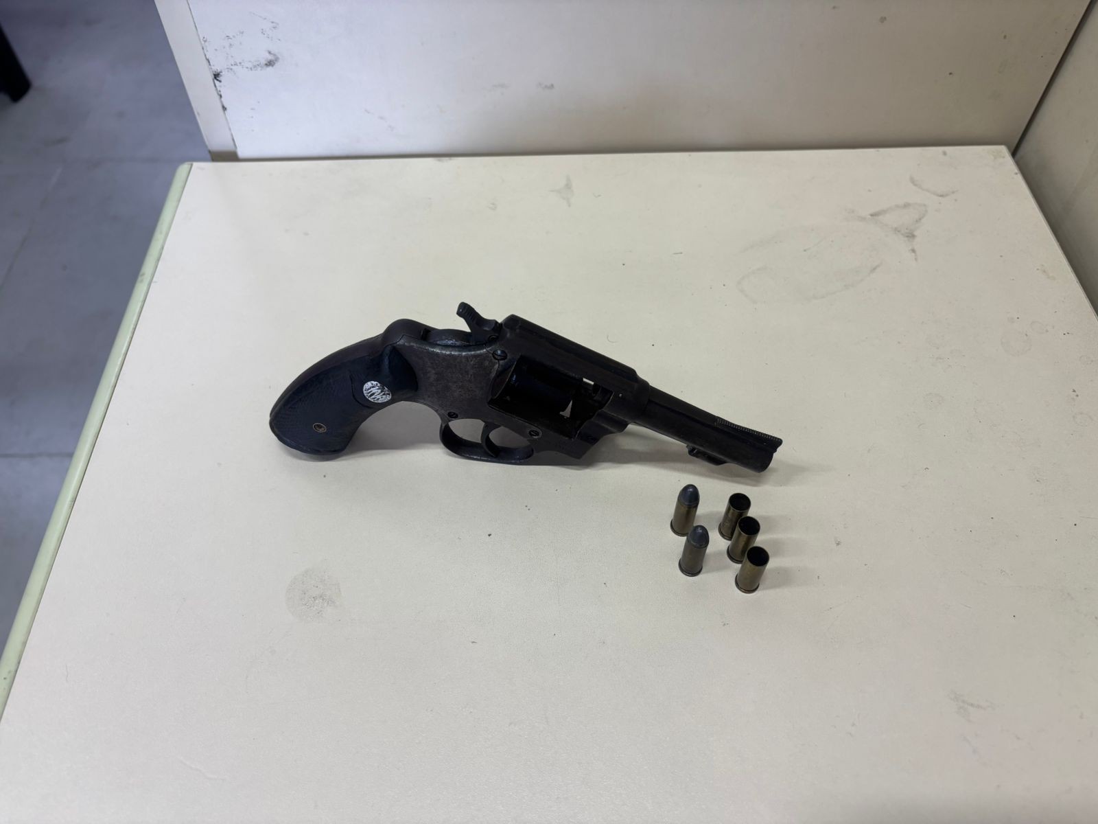 Homem é preso por porte ilegal de arma de fogo em Angra dos Reis