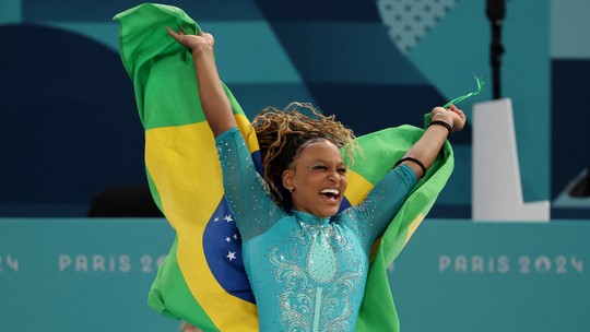 Rebeca supera Biles, conquista ouro no solo e vira maior nome do Brasil em Olimpíadas - Foto: (Mike Blake/Reuters)