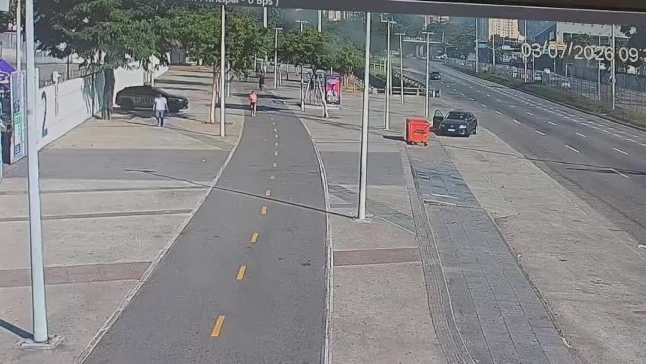 VÍDEO: Ônibus invade pista de corrida ao redor do Maracanã