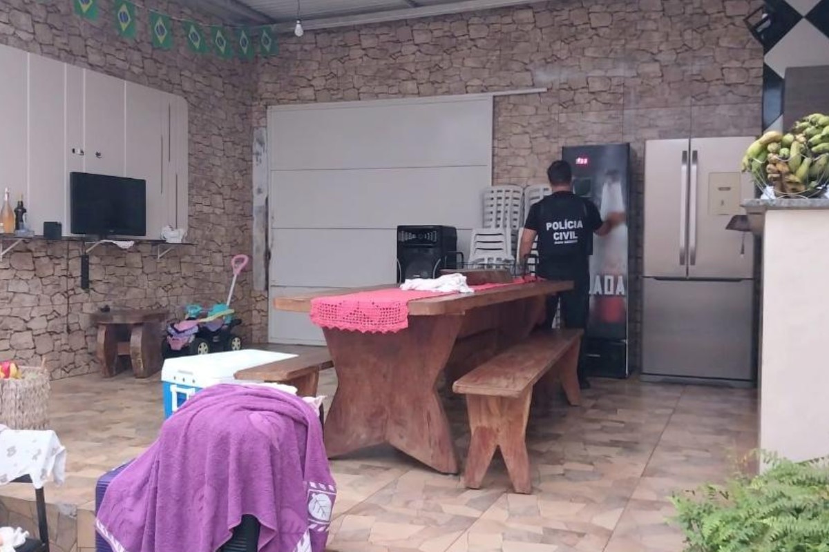 Oito pessoas são presas suspeitas de promover treinamento armado para facção em MT