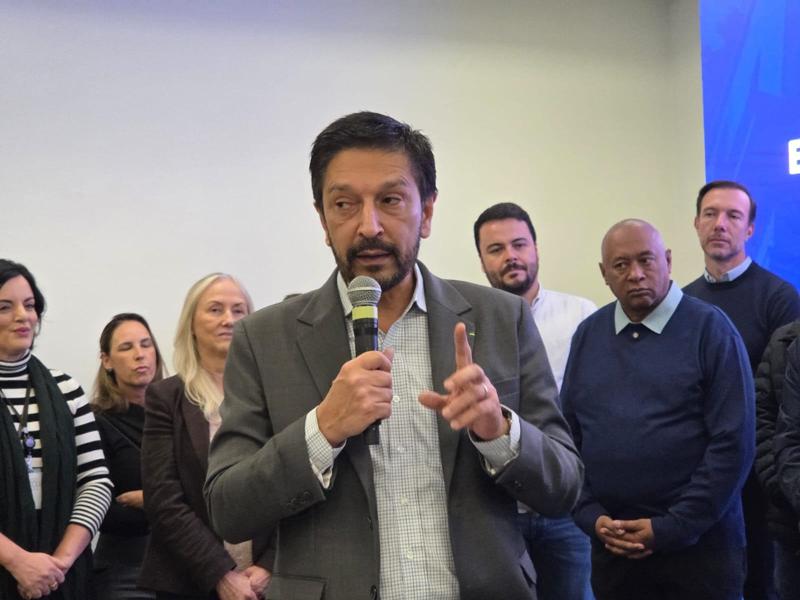 Nunes diz que optou por instalar menos pontos de wi-fi do que o previsto em contrato investigado por não ter dinheiro