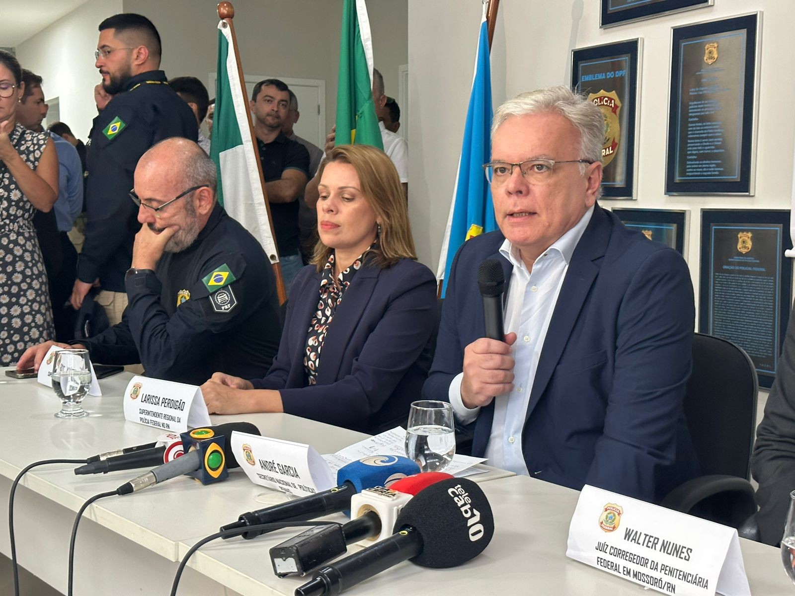 Secretário do MJ critica divulgação pelo governo do Rio de transferência de líderes do CV