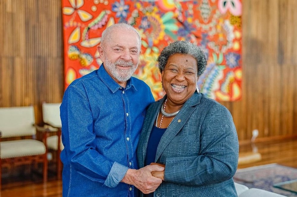 O presidente Luiz Inácio Lula da Silva se reuniu no Palácio do Planalto com a nova ministra Macaé Evaristo — Foto: Ricardo Stuckert/ PR