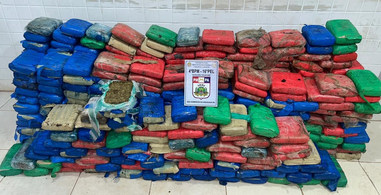 PM encontra mais de 460 kg de maconha escondidos em fundo falso de caminhão no Pará