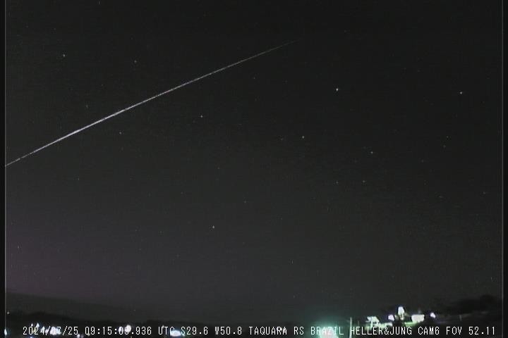 90 km em 5 segundos: meteoro é flagrado cruzando o céu sobre o Litoral do RS; VEJA O VÍDEO