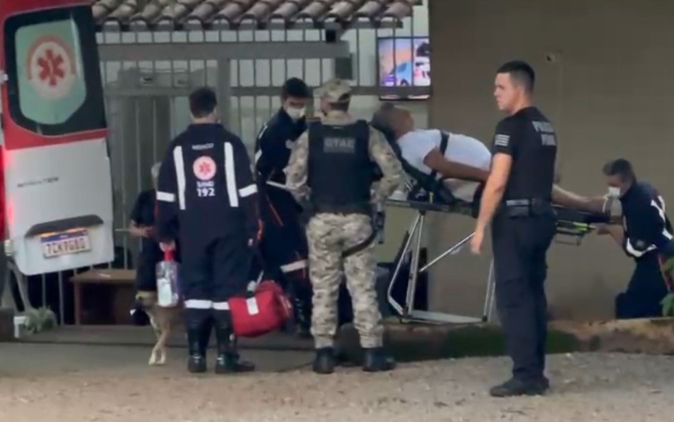 Wilson Pollara é levado de ambulância da Casa do Albergado até Cais, em Goiânia — Foto: Arquivo pessoal