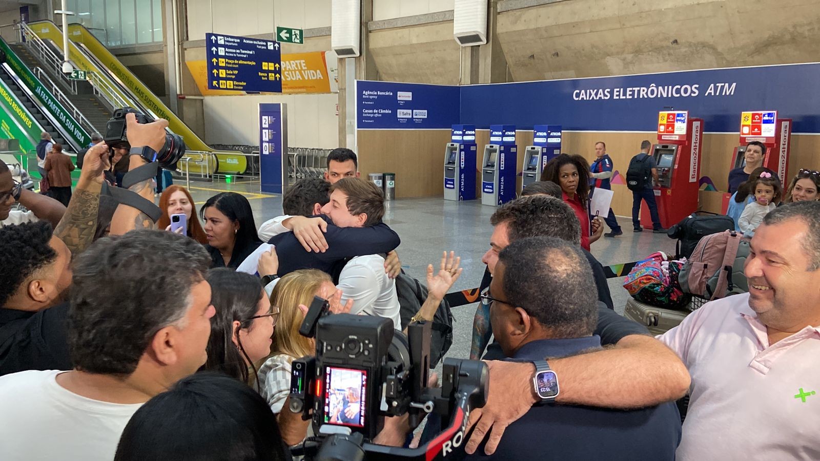 Políticos que estavam em Israel começam a chegar no Rio de Janeiro