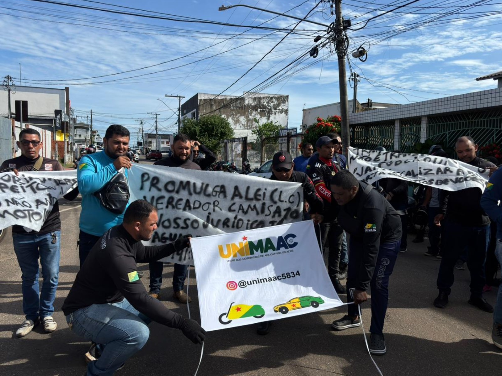 Motociclistas de aplicativo protestam contra PL que regulamenta categoria em Rio Branco