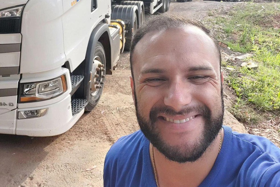 Caminhoneiro tinha 30 anos e era morador de Chapecó — Foto: Reprodução/ Redes Sociais