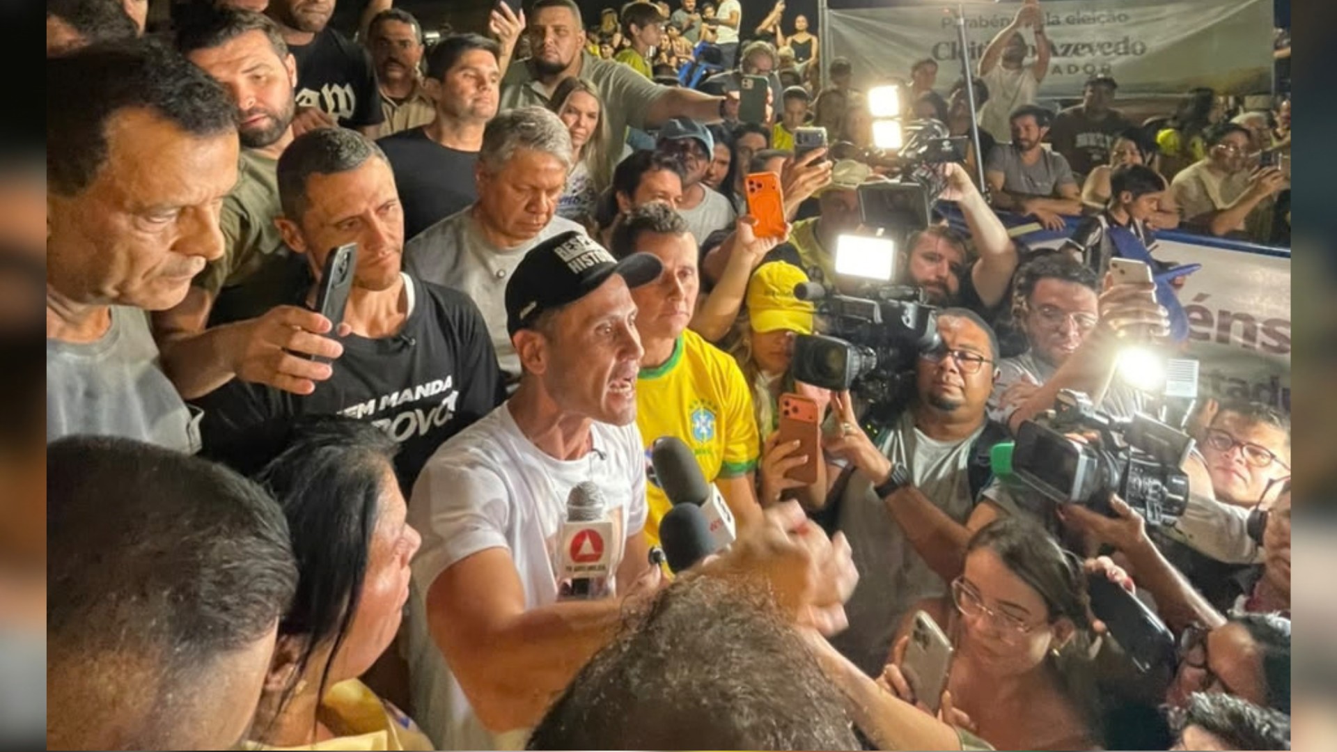 De músico e funcionário de sacolão ao pedido para ter chuveiro e cama no gabinete: as raízes do governador eleito de MG Cleitinho Azevedo
