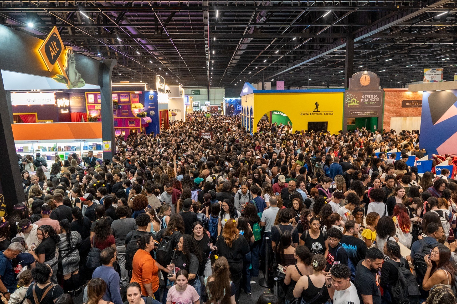 28ª Bienal do Livro bate recorde histórico de público com 760 mil visitantes em SP
