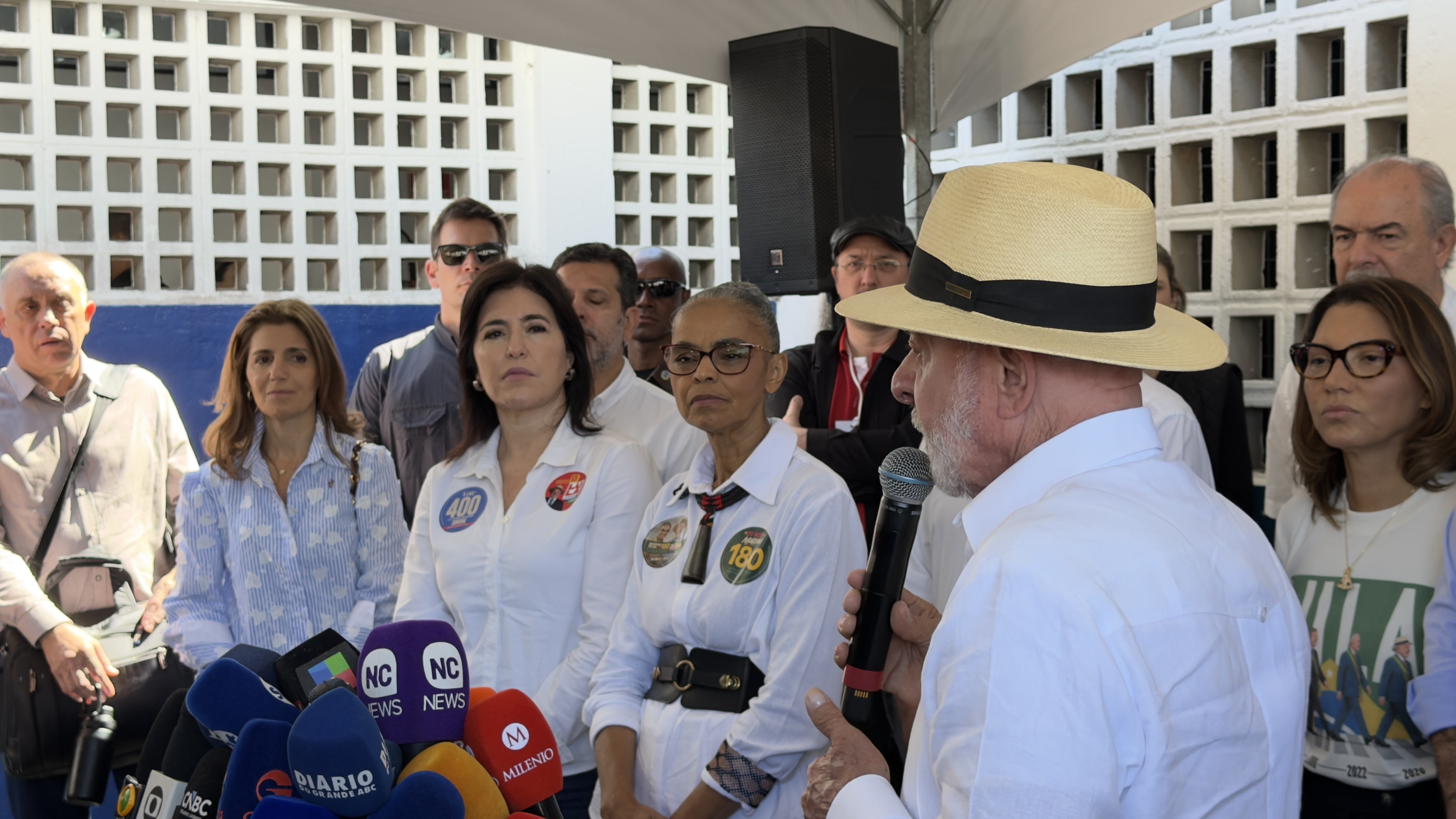 Simone Tebet chega para votar em escola da região central de São Paulo