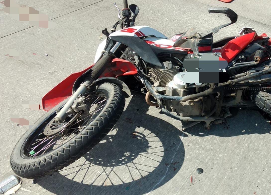 Motociclista morre e garupa fica ferido em acidente entre moto, carro, caminhonete e caminhão, na BR-232