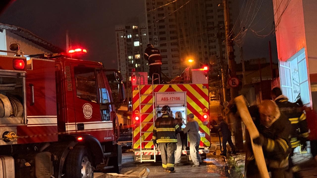 Incêndio atinge estabelecimento comercial em Mogi das Cruzes