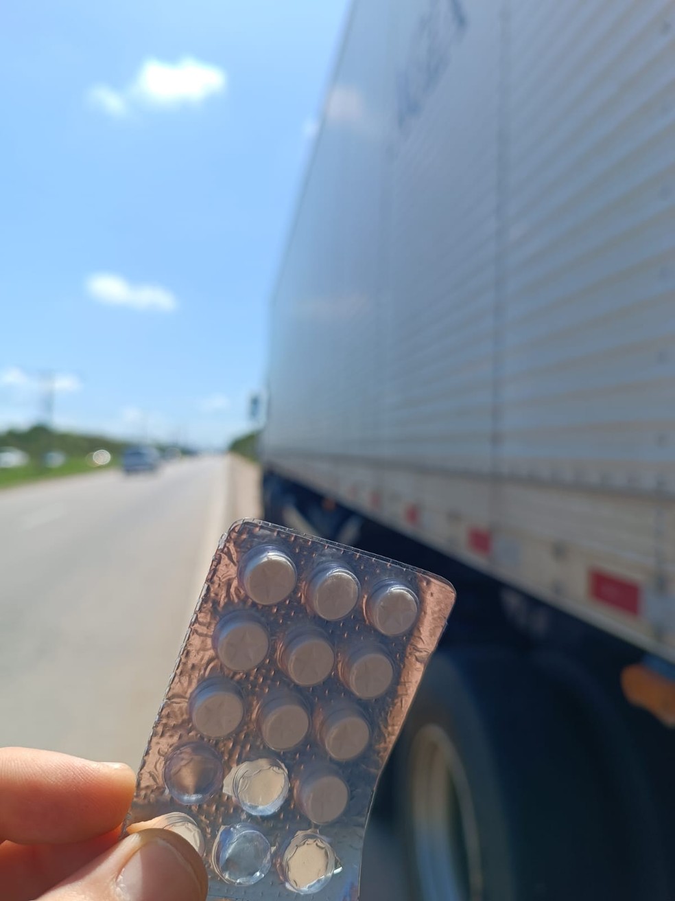 Motoristas foram flagrados com anfetaminas — Foto: Reprodução/PRF