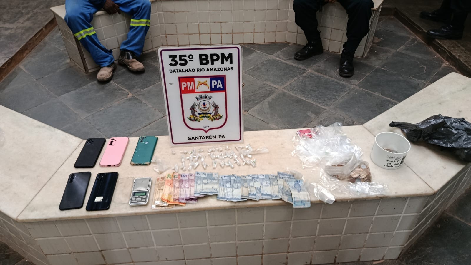 Presa mulher suspeita de esconder drogas na roupa íntima de filho de 12 anos em Santarém