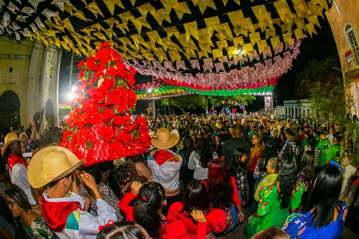 Banho de São João: maior festa junina do Centro-Oeste começa nesta ...