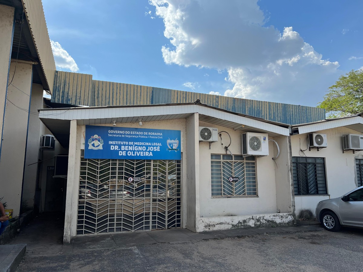 Motociclista morre e passageiro fica ferido após batida frontal com carro no interior de Roraima