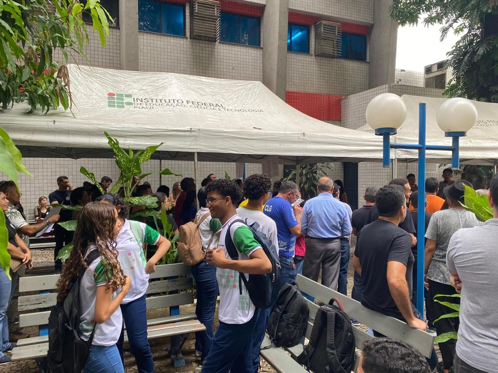 Professores do Instituto Federal do Piauí aderem à greve.  — Foto:  Andressa Lopes/Rede Clube 