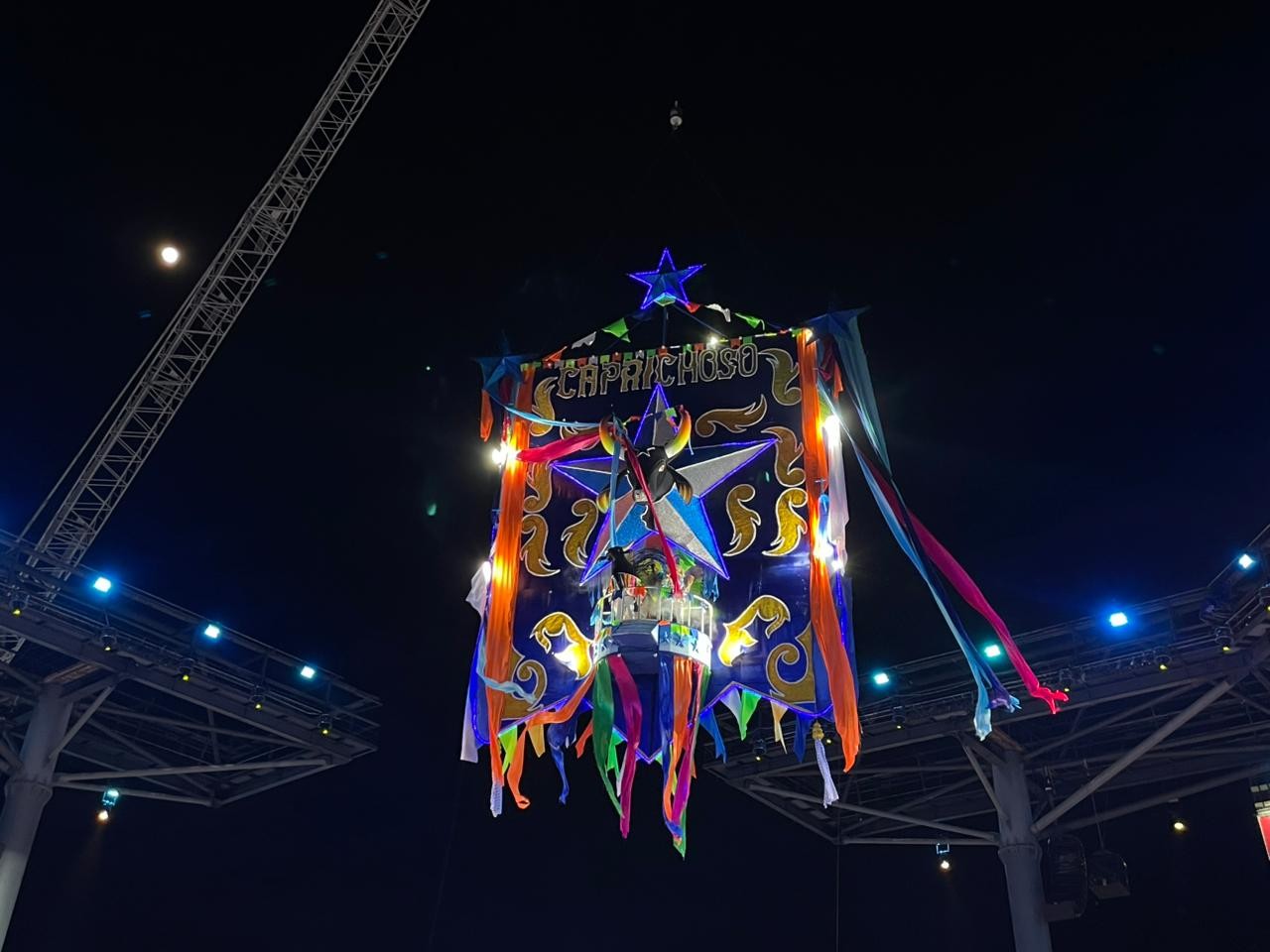 Caprichoso abre última noite do Festival de Parintins exaltando a resistência do boi-bumbá e dos povos da Amazônia