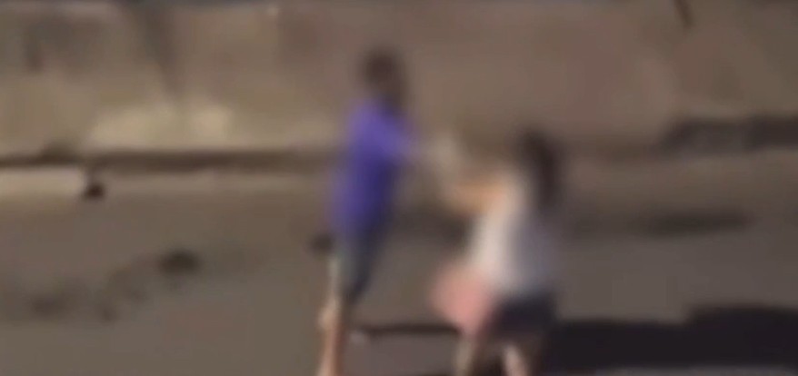 Homem é preso em flagrante após agredir companheira no meio da rua em Floriano, no Piauí; VÍDEO