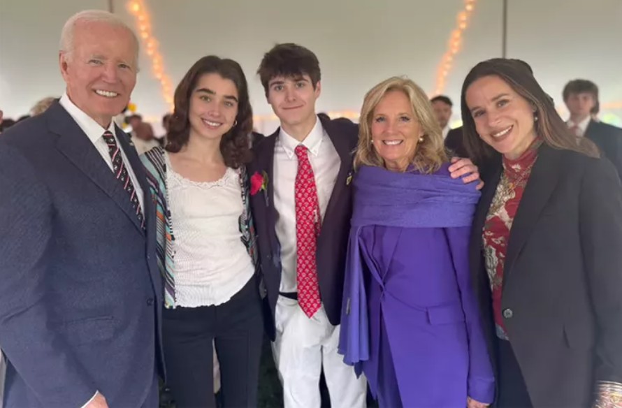 Joe Biden faz rara aparição pública ao lado da família após diagnóstico de câncer de próstata
