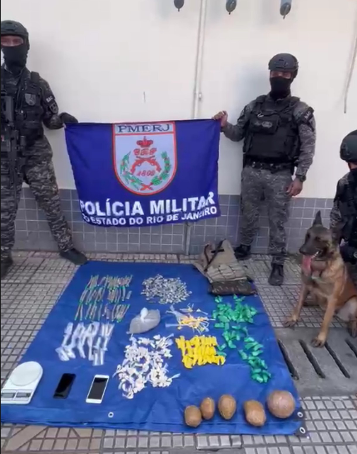 Mais de 3 kg de drogas são apreendidos em casa em obras em Volta Redonda