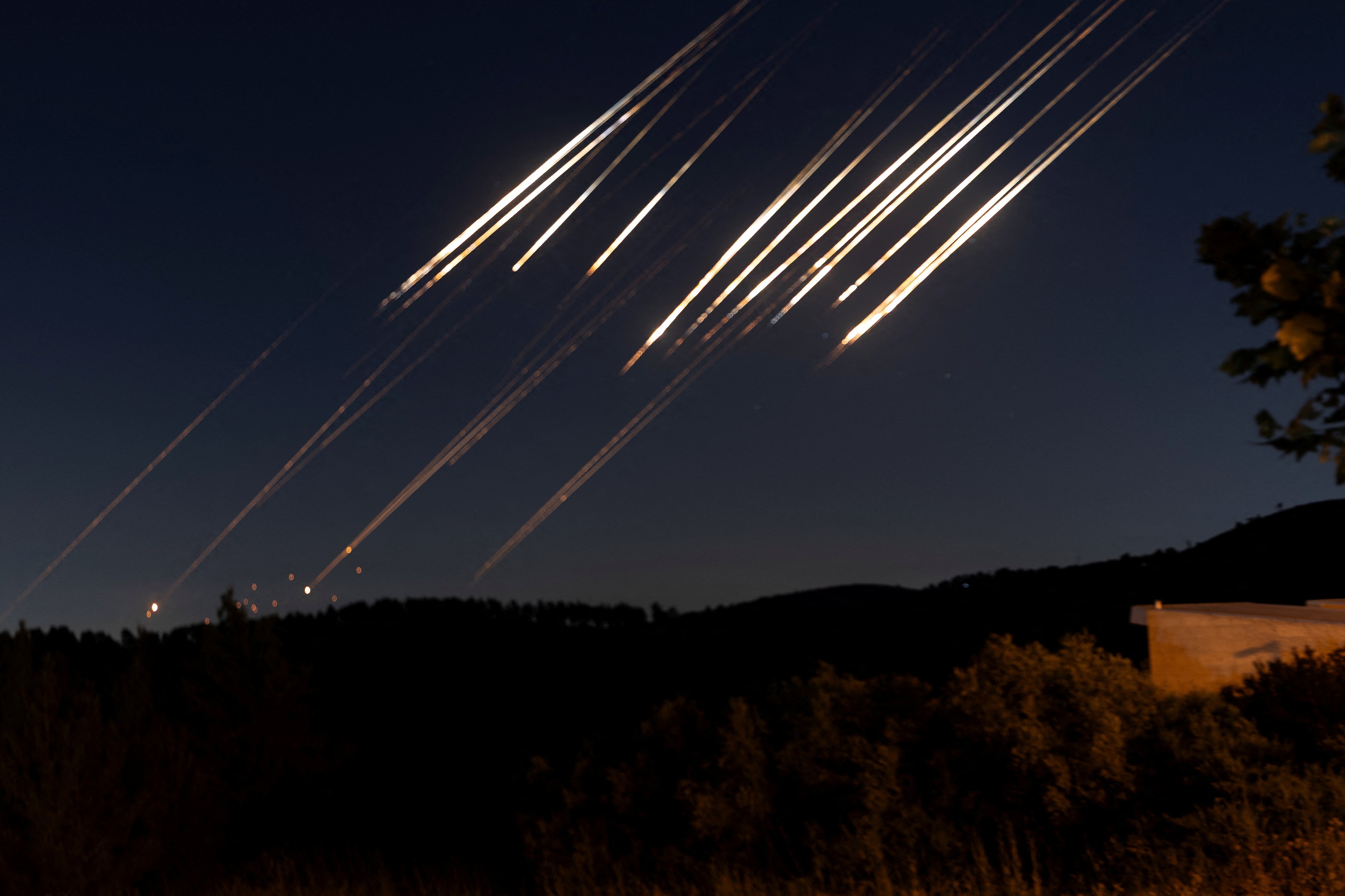 Imagens de satélite mostram ANTES E DEPOIS de ataque aéreo de Israel à maior usina nuclear do Irã; VEJA