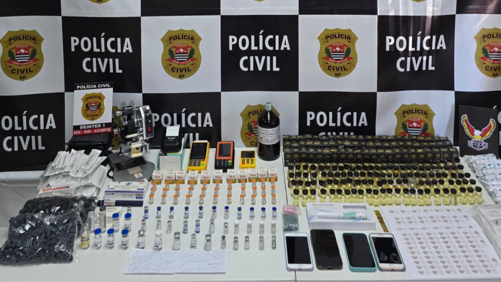 Casal é preso suspeito de vender canetas emagrecedoras e anabolizantes pelas redes sociais em São José
