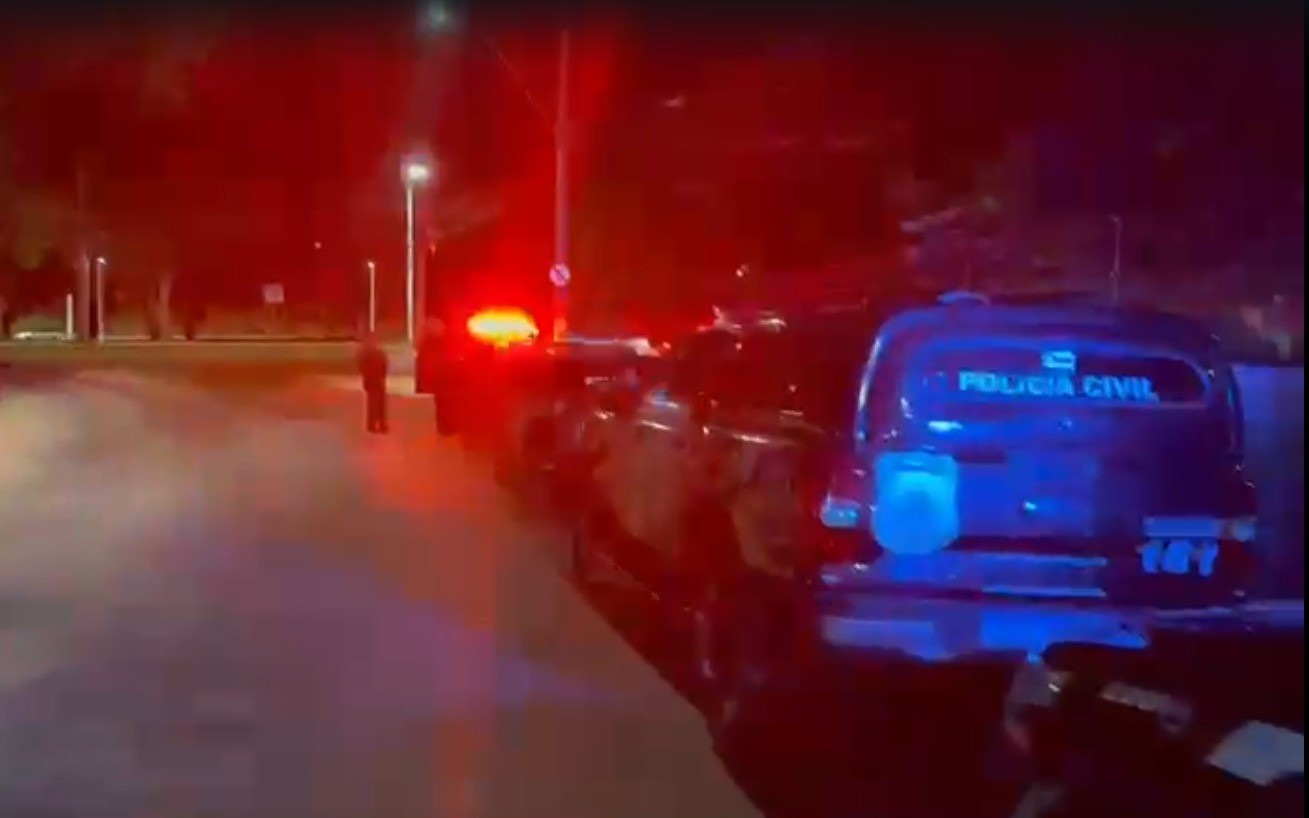 Dez pessoas são presas em operação contra suspeitos de integrar facção em Simões Filho 