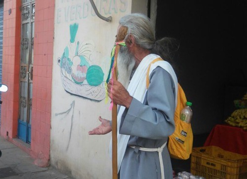 Após ser encontrado ferido, 'Profeta' nega ter sido atropelado ou agredido em Poços de Caldas, MG