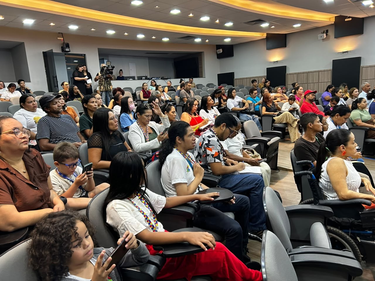 Mães de autistas criticam 'imposição' de mudanças e Ale-RR pede novo cadastro no Teamarr