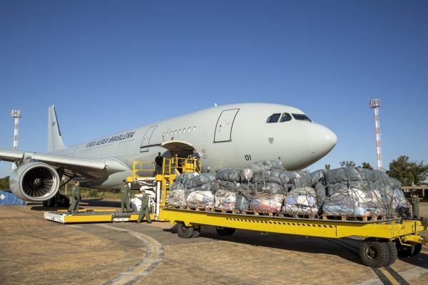Doações ao RS: FAB suspende temporariamente coleta de água e roupas em bases aéreas
