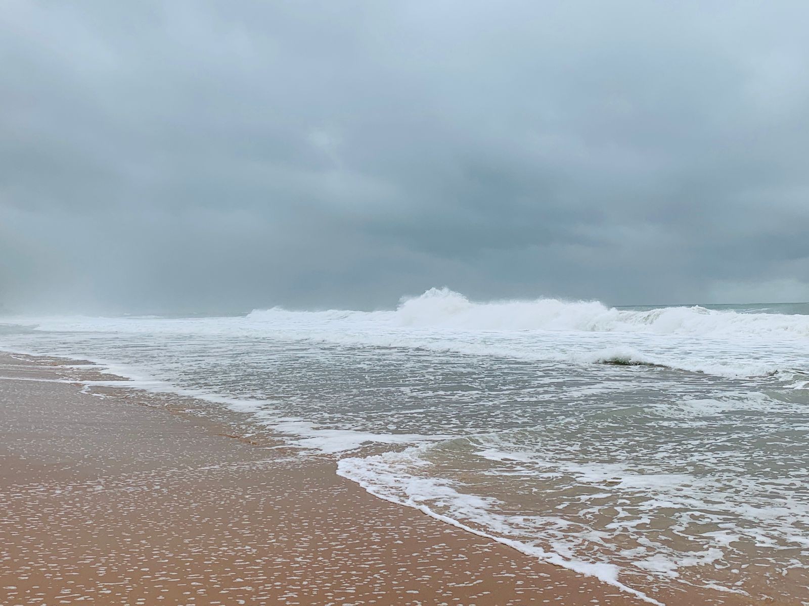 Frente fria: Marinha emite alerta de ressaca do mar com ondas de até 3 metros no litoral de SP
