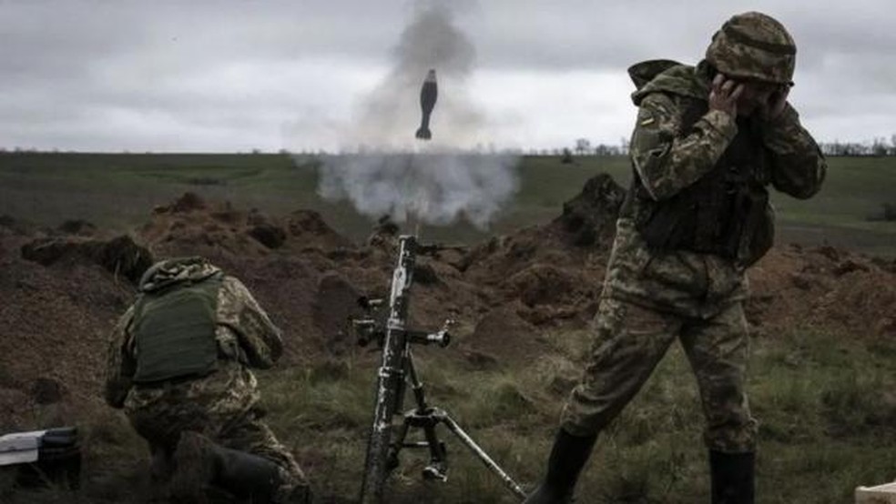 A falta de munição é uma questão alarmante para a Ucrânia, causada, em parte, por disputas políticas nas nações ocidentais. — Foto: Getty Images via BBC