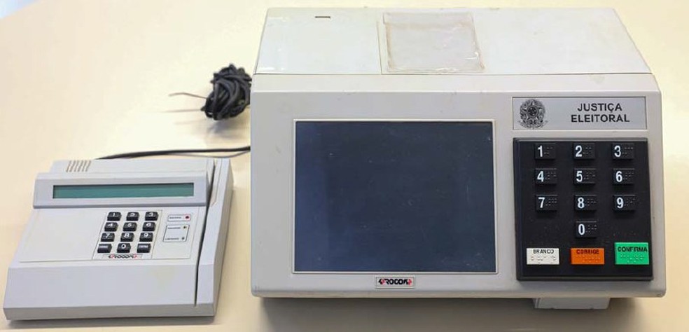 Imagem de arquivo - Primeira urna eletrônica desenvolvida — Foto: Divulgação/TSE