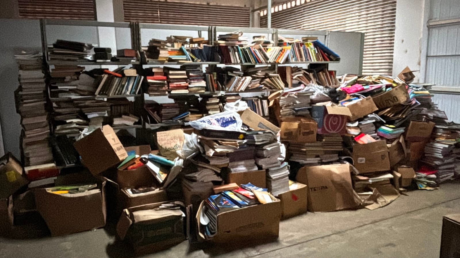 Após denúncias de abandono, prefeitura diz que estuda reformar única biblioteca pública de Piracicaba