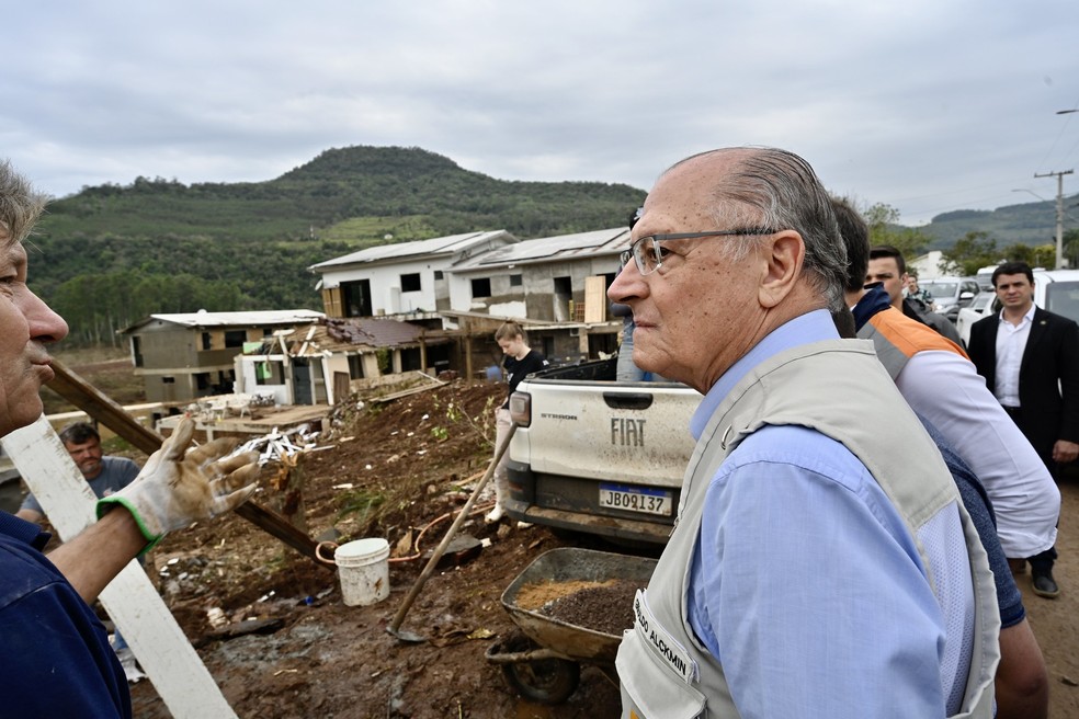 Vice-presidente Geraldo Alckmin visitou Muum, uma das cidades mais afetadas pela passagem do ciclone no RS  Foto: Cadu Gomes/VPR