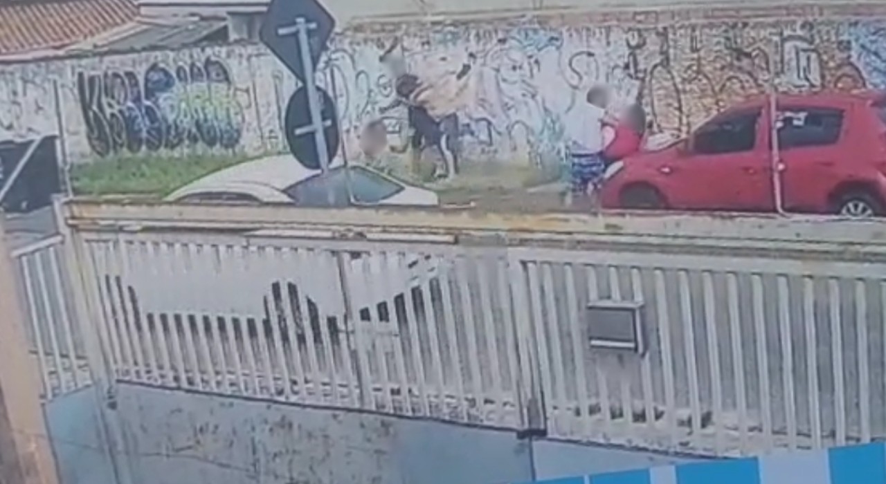 VÍDEO: mãe e filho são agredidos ao tentar entregar encomenda em Sorocaba